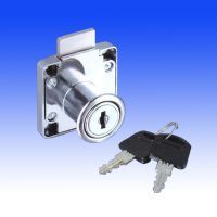 美力高五金制品廠-高要市金利鎮(zhèn)星西工業(yè)區(qū)-專業(yè)生產抽屜鎖、側面鎖、正面鎖、回爪螺母、麻雀臺、煙灰缸、七字吸盤板托系列-產品展廳