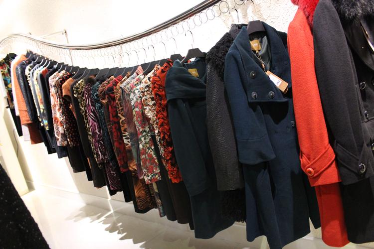 啟秀服飾 品牌折扣女裝批發與庫存尾貨走份全解析