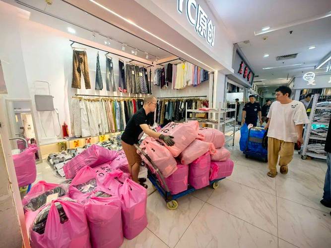 增城服裝批發市場“雙十一”銷量持續攀升 源頭好貨如何借力電商煥新機