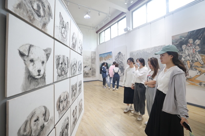 夢(mèng)想紙飛機(jī)啟航 南通大學(xué)藝術(shù)學(xué)院2021“炫青春”畢業(yè)展演盛大開幕，藝術(shù)交流新篇章